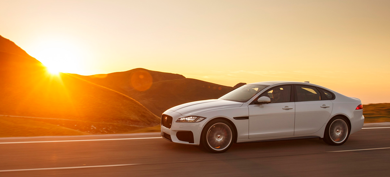 Illustration for article titled The 2016 Jaguar XF Is One Good Gimmick Short Of Perfection